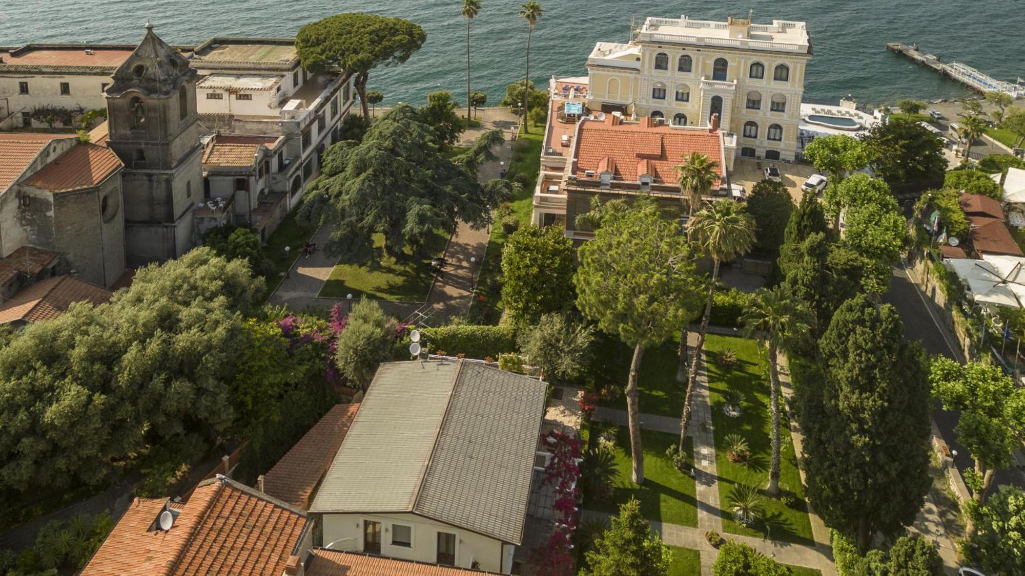 Sorrentovibes - Villa In Sorrento Center With Gardens And Outdoor Space المظهر الخارجي الصورة